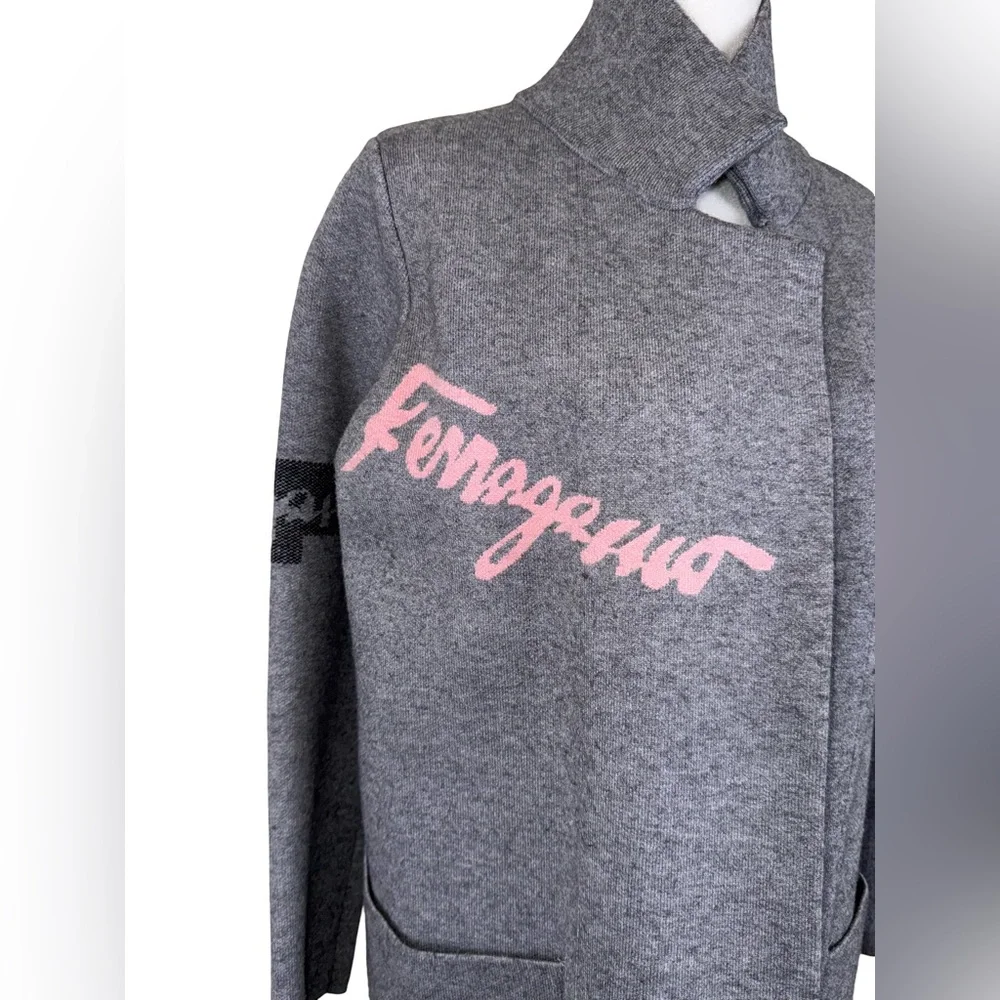 FERRAGAMO WOOL CARDIGAN IN GRAY WITH PINK AND BLACK SIGNATURE LOGOS - Picture 3 of 7